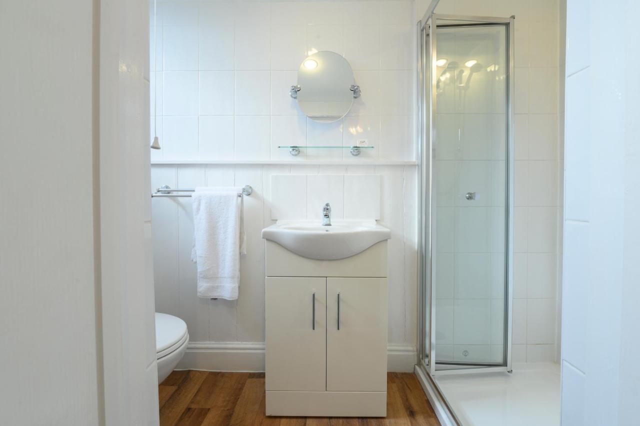The Lazy Lion Bed & Breakfast Milford on Sea Luaran gambar