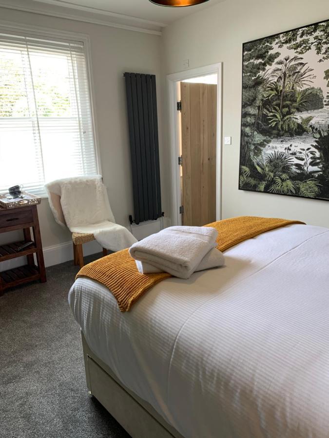 The Lazy Lion Bed & Breakfast Milford on Sea Luaran gambar