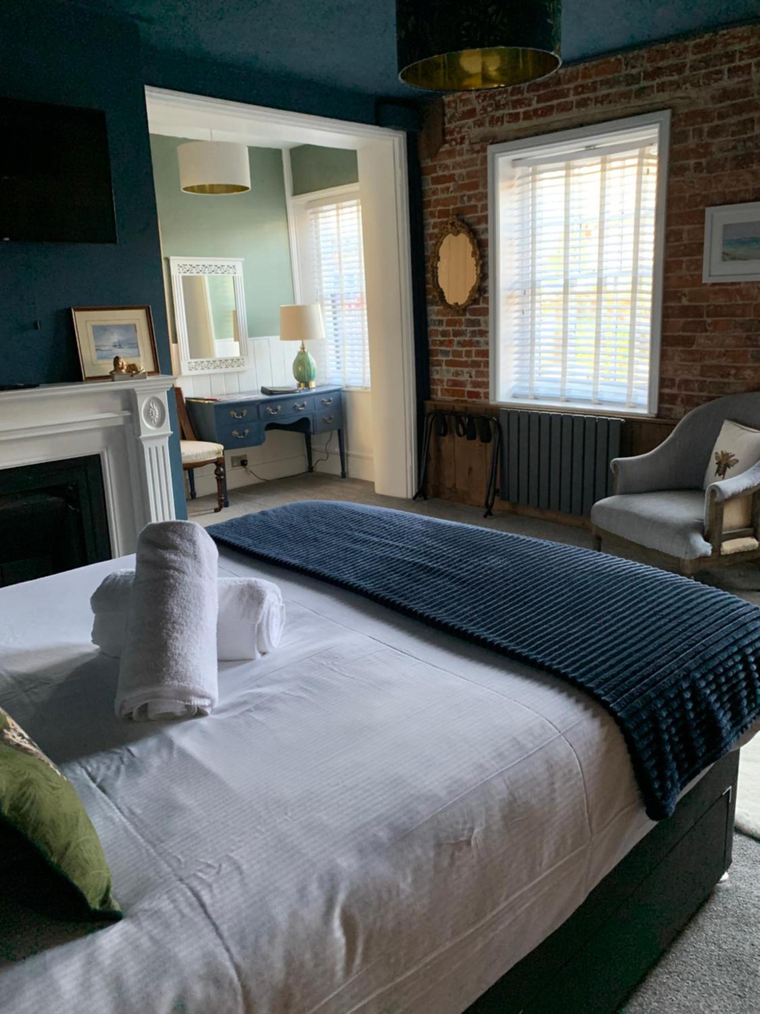 The Lazy Lion Bed & Breakfast Milford on Sea Luaran gambar