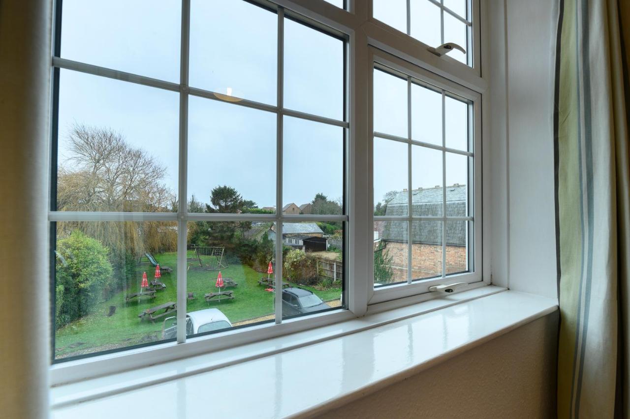 The Lazy Lion Bed & Breakfast Milford on Sea Luaran gambar